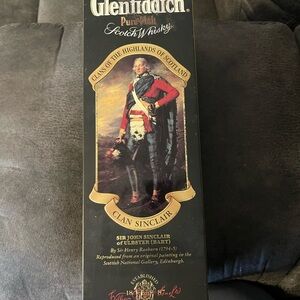 Collectible Glenfiddich Clans of the Highlands- Clan Sinclair Tin w/ Bottle